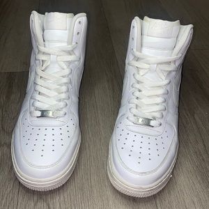 Air Force 1’s high top in white